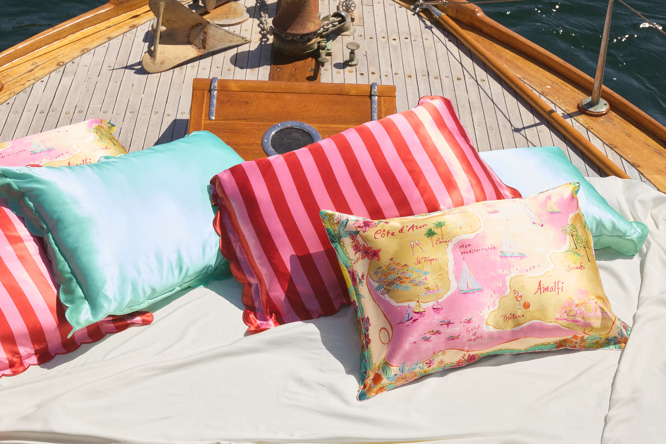 Sunshade Queen Zippered Pillowcase with Scalloped Edge - Image 8